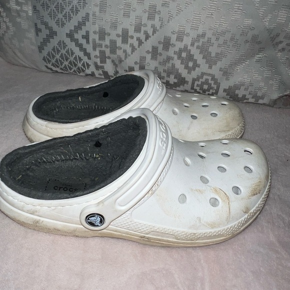 White fuzzy crocs - Picture 4 of 5